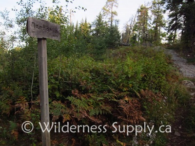 Mantario south trail sign